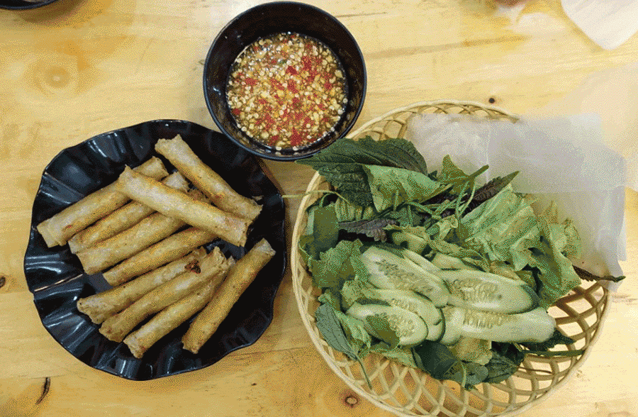 dac-san-quang-ngai-mon-ram-bap.gif